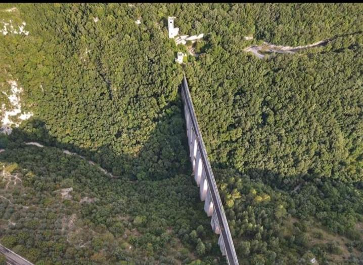 Apartamento Sotto I Tetti Del Borgo Spoleto Exterior foto