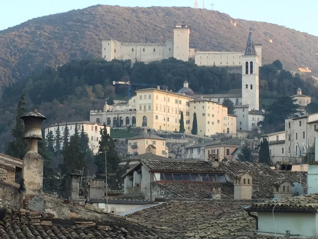 Apartamento Sotto I Tetti Del Borgo Spoleto Exterior foto
